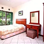 De Maya Cottage